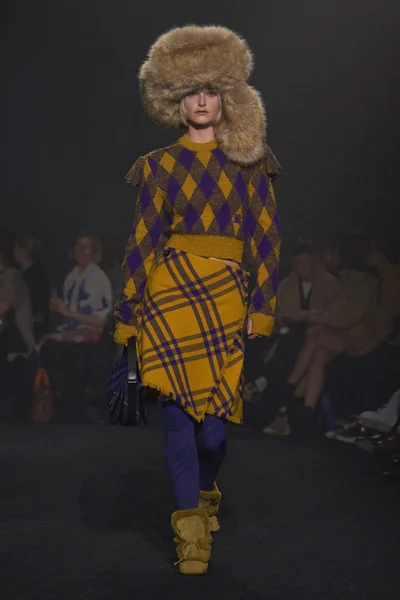 Look 15